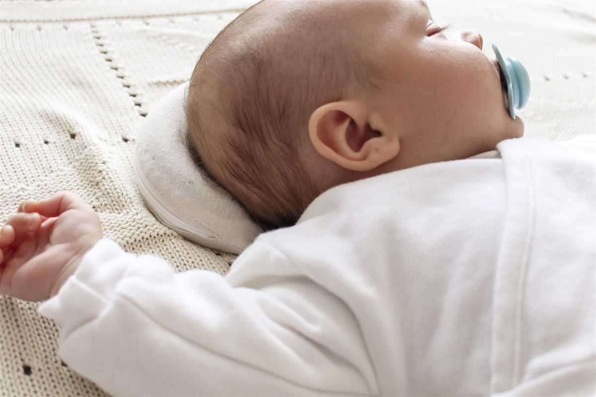 ALVIbino Babykopfschutz - Smoky Stripe